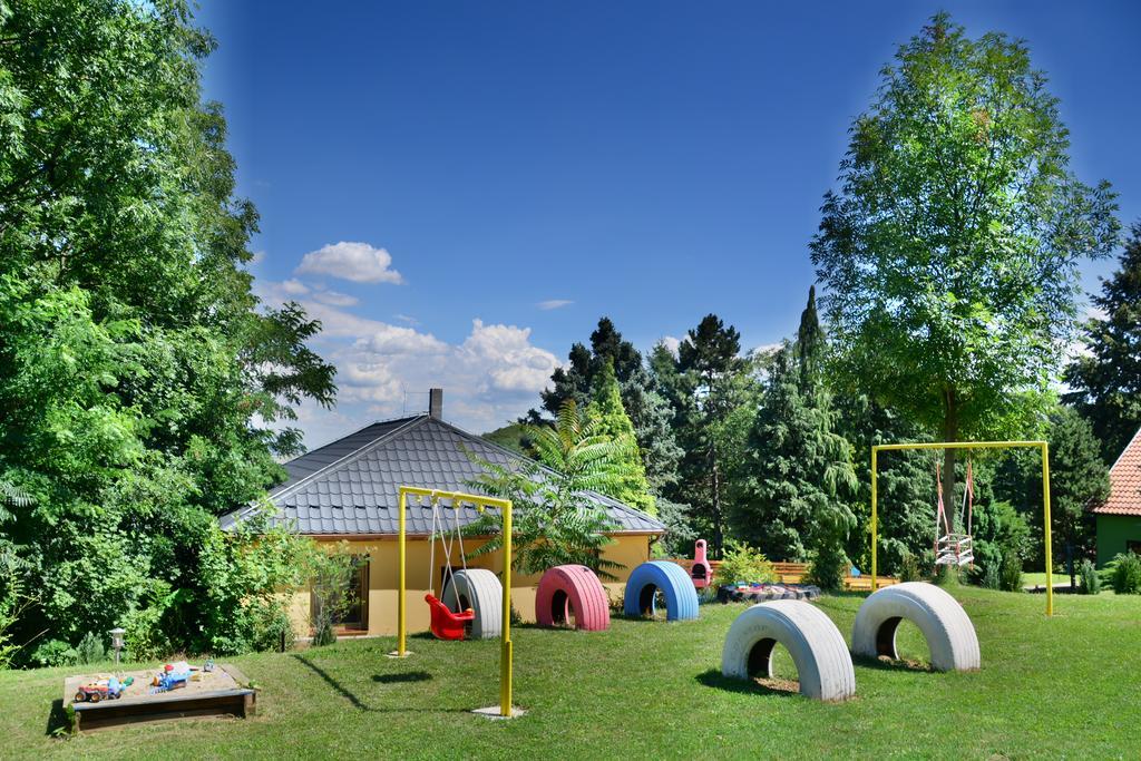 Areal Hradisek Villa Klobouky u Brna Екстериор снимка